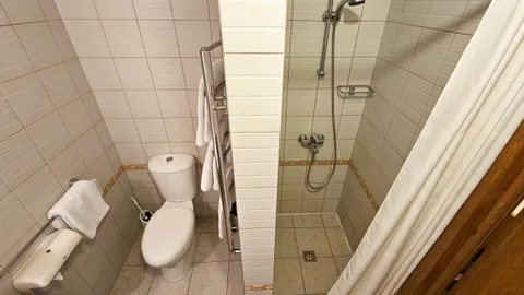 Pusiau liukso kambarys 13