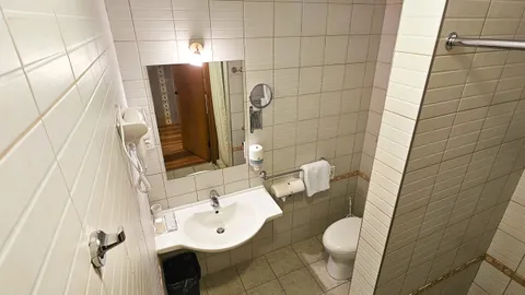 Pusiau liukso kambarys 14
